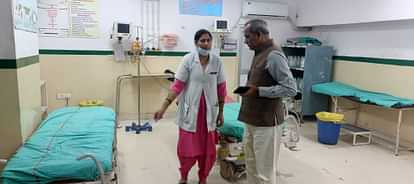 Bhiwani News: नागरिक अस्पताल के आपातकालीन विभाग में प्रधान चिकित्सा अधिकारी ने जांचीं व्यवस्थाएं Chief Medical Officer checked the arrangements in the emergency department of Civil Hospital