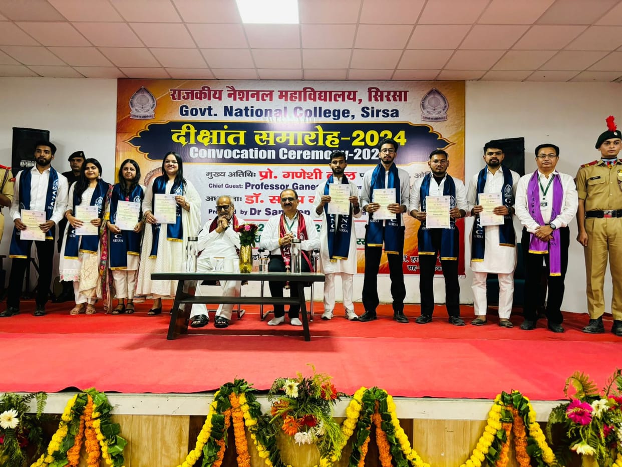 400 students received degrees in the convocation, former governor said - this is the moment to dedicate oneself to humanity.
