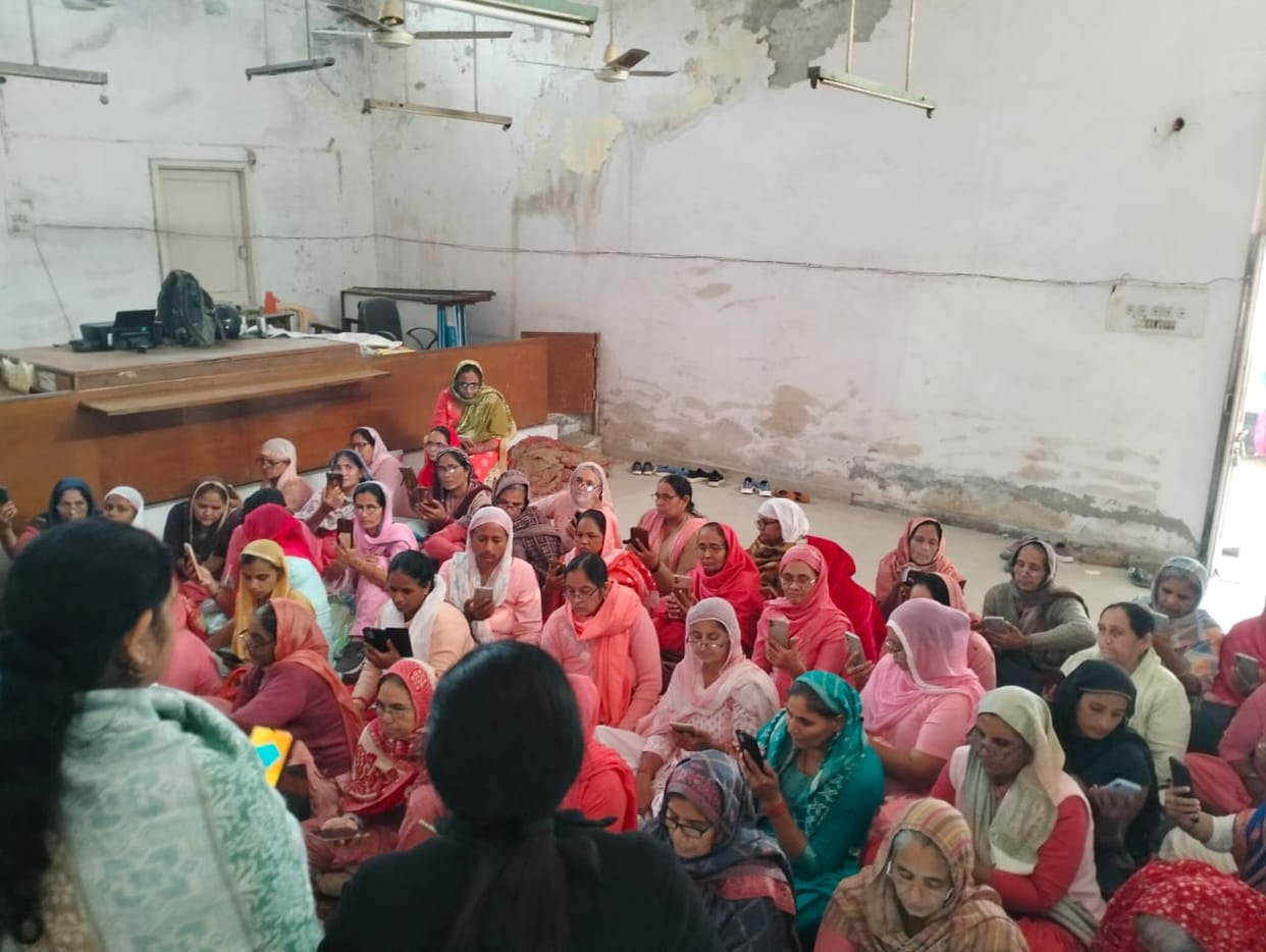 Under Lado Lakshmi, women between 18 to 60 years will get Rs 2100.
