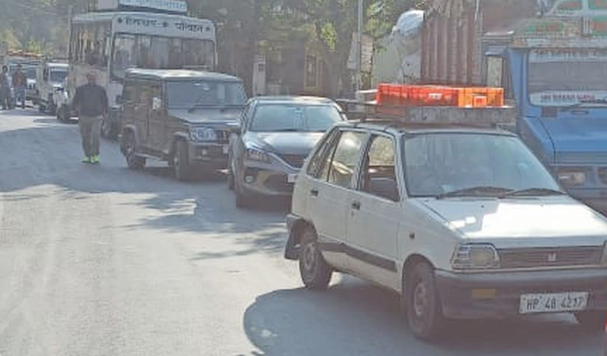 The married woman was about to jump into the Ravi, but the driver saved her at the spot.