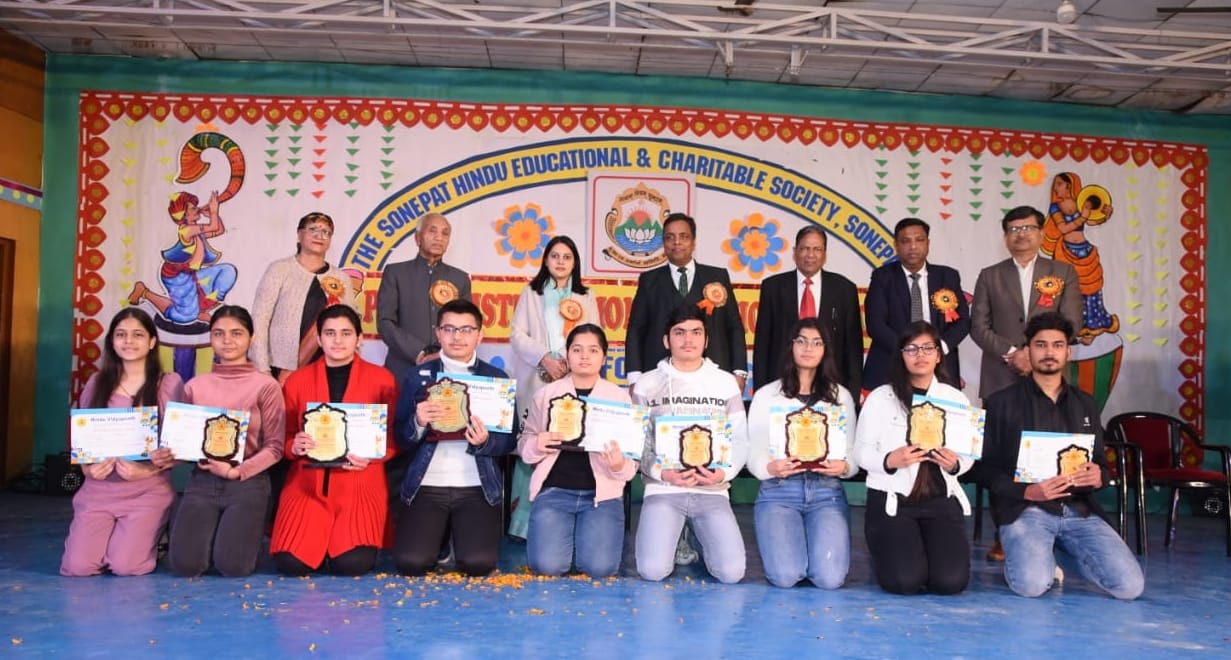 Ayush and Aarush stood first in inter-school speech competition