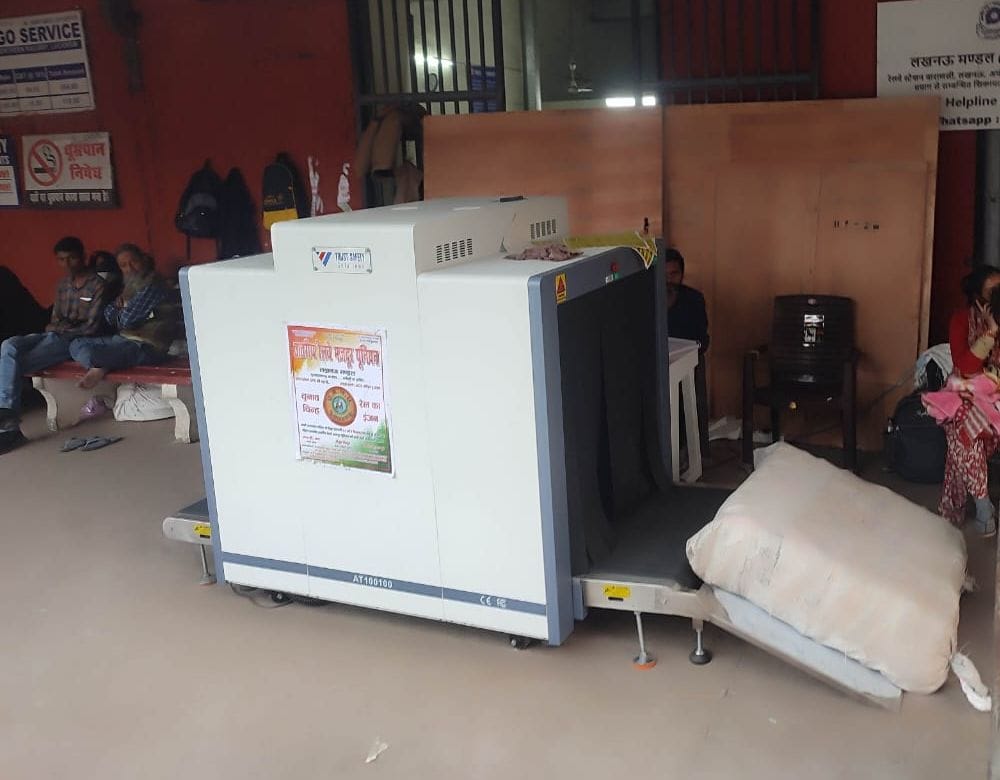 Luggage scanner installed in railway parcel house