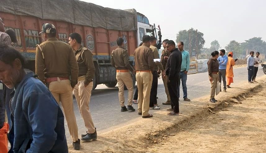 Sisters riding a bicycle hit by a dumper in Kaushambi, one dead
