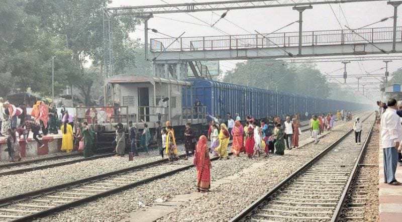 FOB work incomplete at Raya station, passengers crossing the track