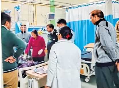 चिता पर चली सांसें : जिंदा व्यक्ति को लाश बताकर फ्रीजर में रखवाया, पोस्टमार्टम रिपोर्ट भी दी, तीन निलंबित Jhunjhunu News: A living person was declared dead and kept in a freezer, post mortem report given, 3 suspended