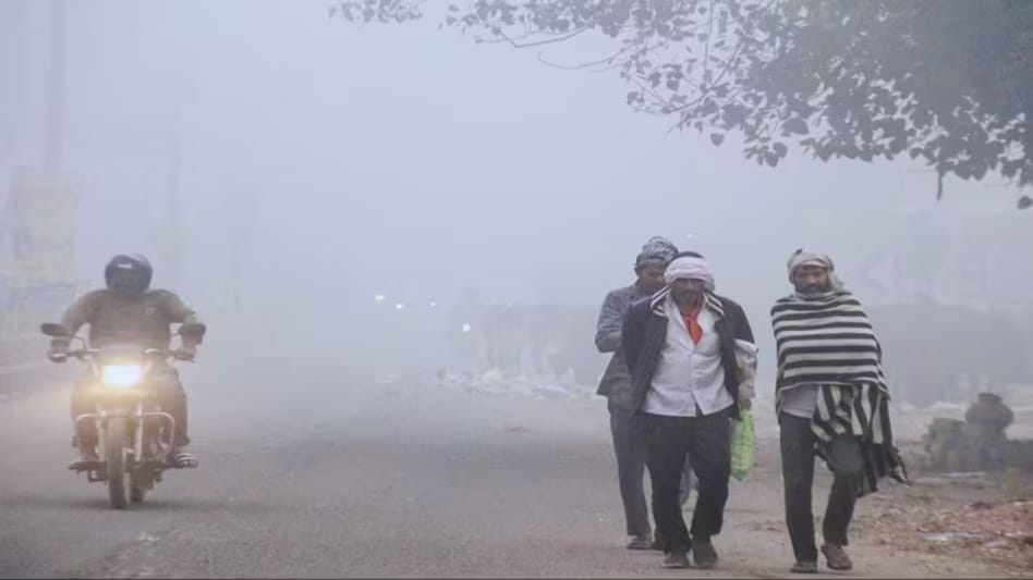 UP News: Cold increased due to snowfall in the mountains, strong wind is giving the feeling of cold