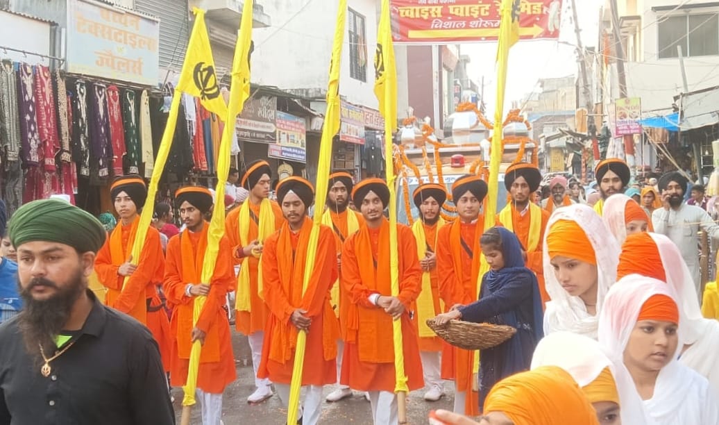 Welcome the city kirtan procession by showering flowers