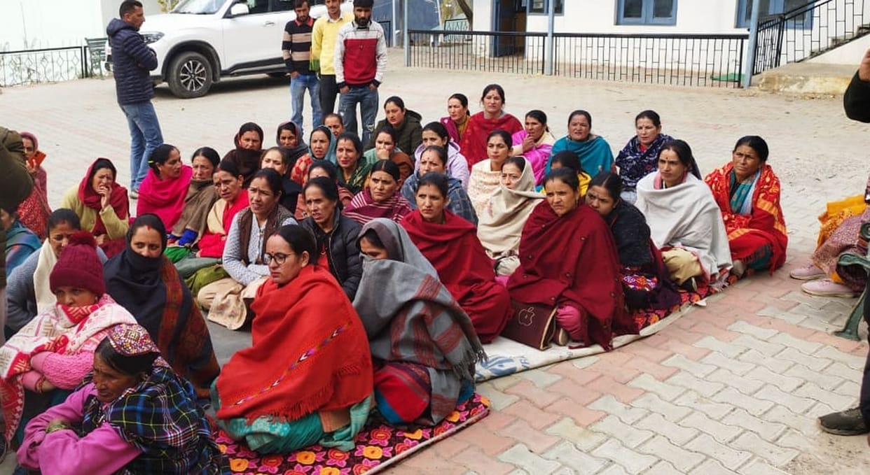 Fast unto death for balan wood and bus, rally carried out with black flags