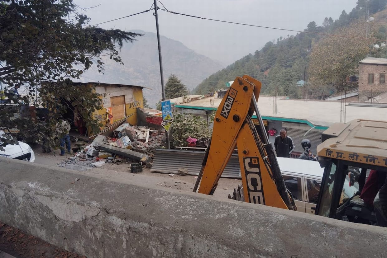 Yellow Claw attacks encroachment in Saloni, demolishes 14 shops and dhabas