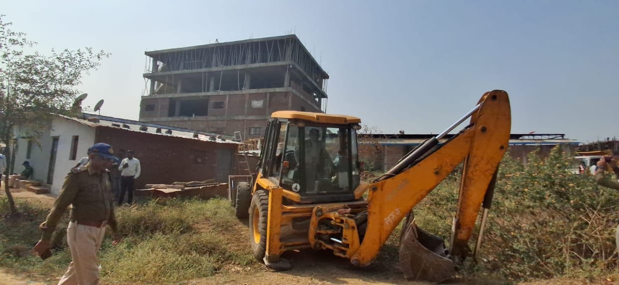 corporation team which went to demolish building returned empty handed, labourer had died during construction