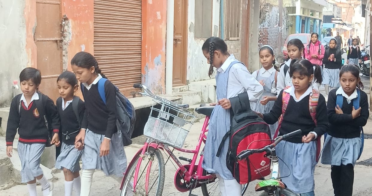 Lucknow: Due to the cold wave, schools for classes 1 to 8 will remain closed until January 10, while the timin