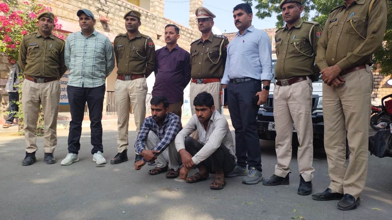 पुलिस की गिरफ्त में आरोपी