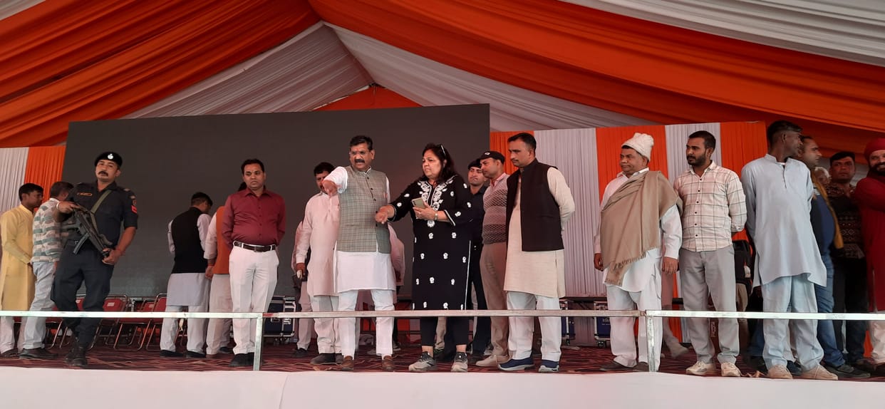 Today in CM city, guests will sit on three stages in the state level Maharishi Valmiki Jayanti celebrations.