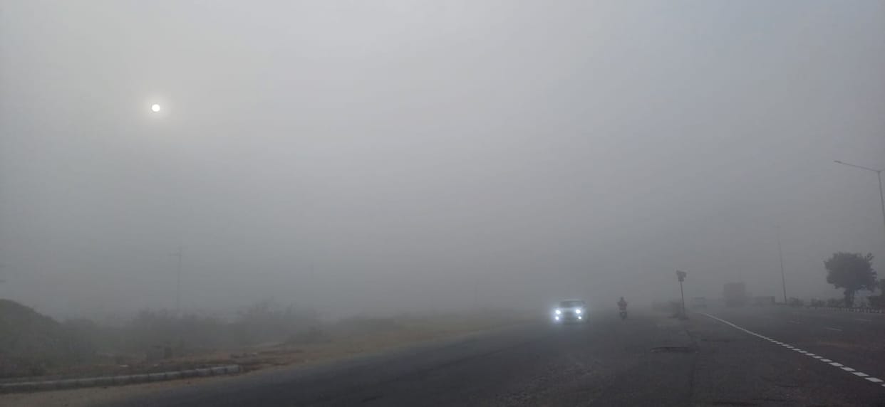 Weather Update: Delhi air suffocating, fog will trouble