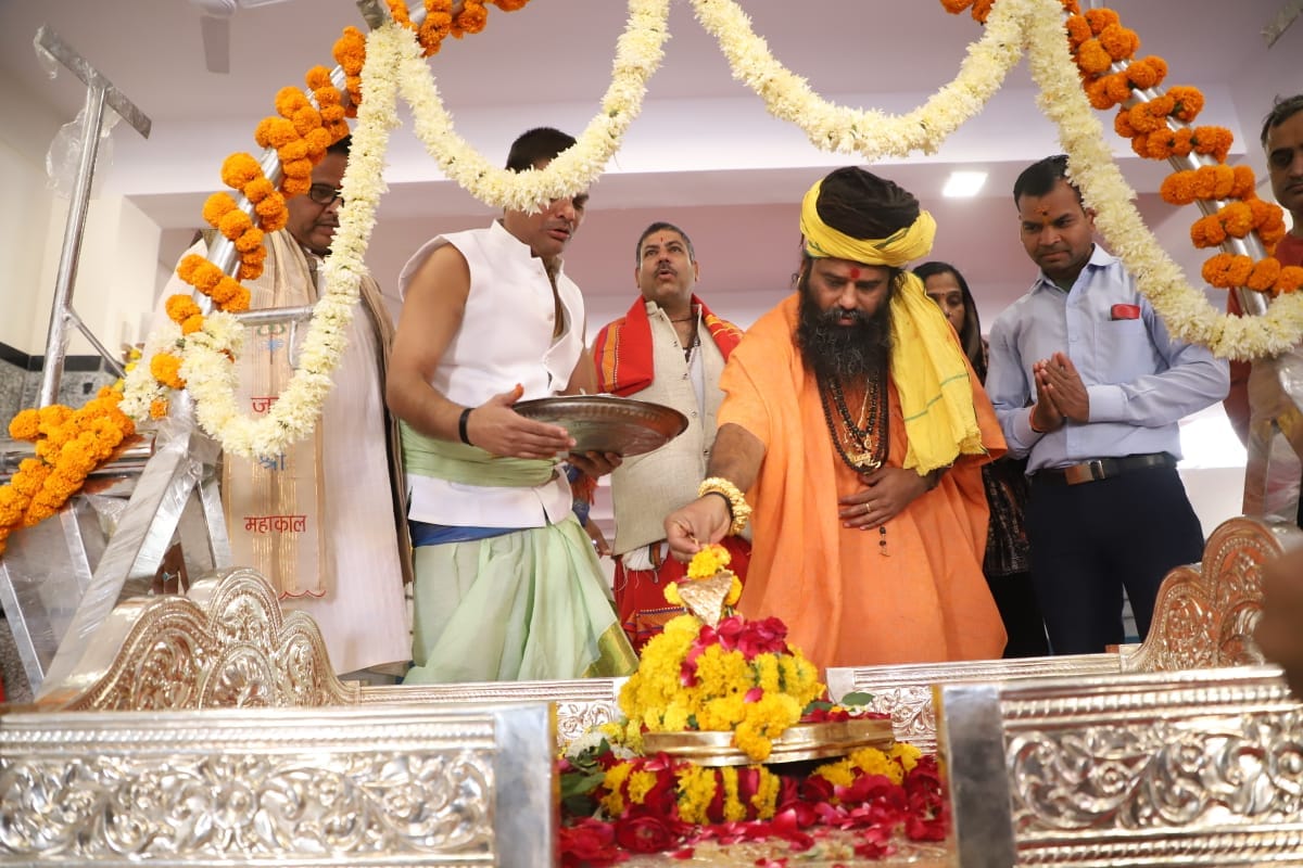A devotee of Bhilai made a silver palanquin worth Rs 25 lakh for Baba Mahakal