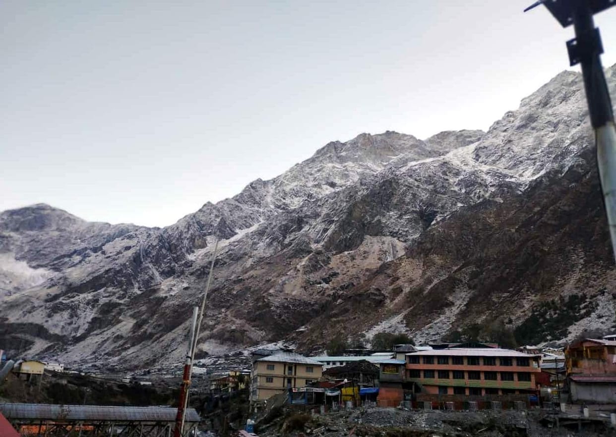 First snowfall of the season in Badrinath Dham