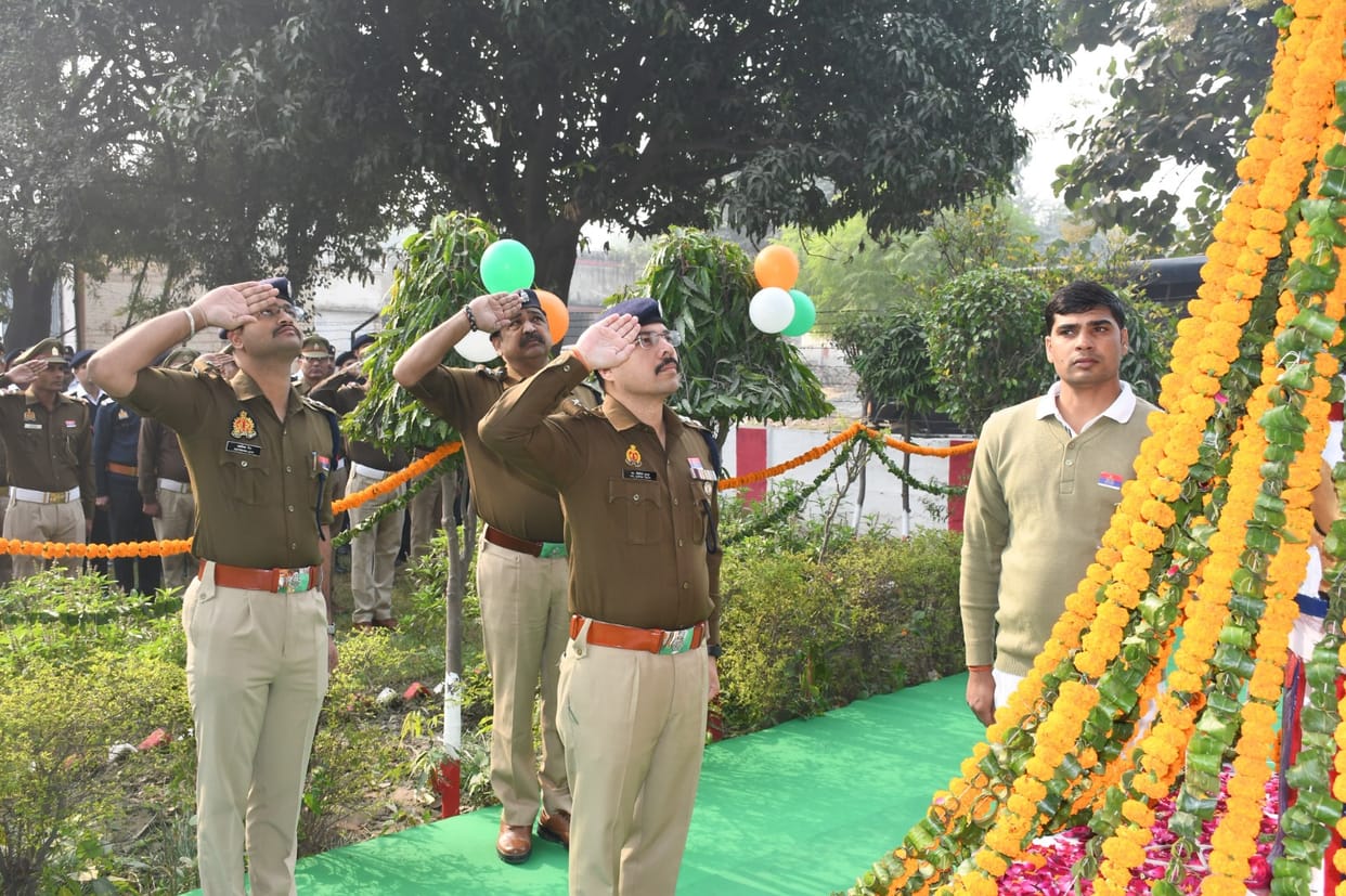 Flag day celebrated in police line
