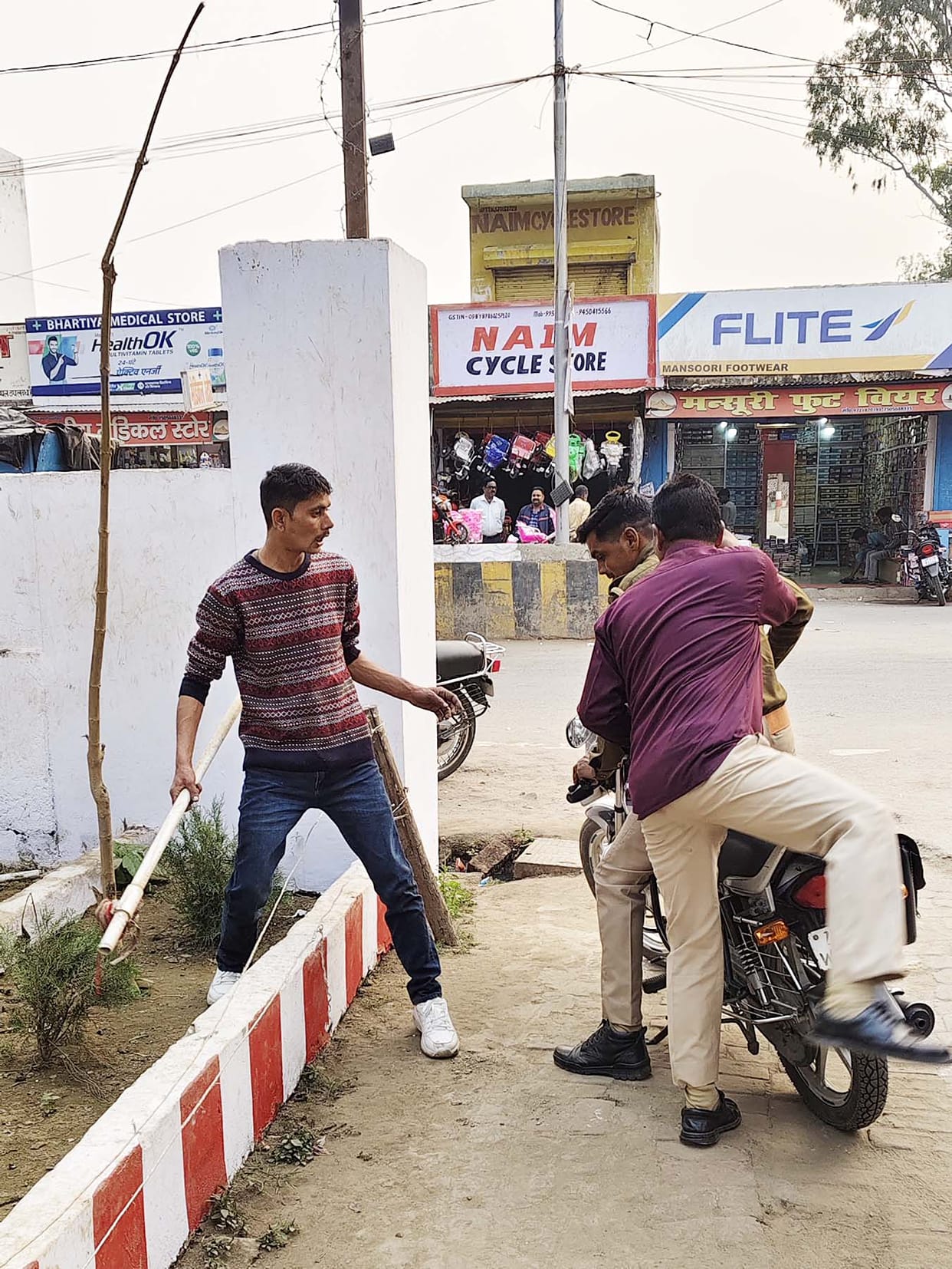 Drunk youth creates ruckus in police station premises
