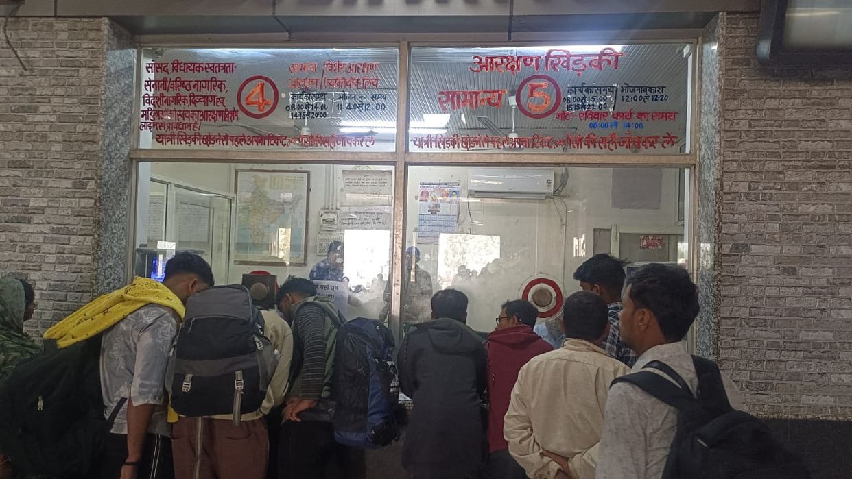 Trains running late due to fog, 200 reservations canceled in two days