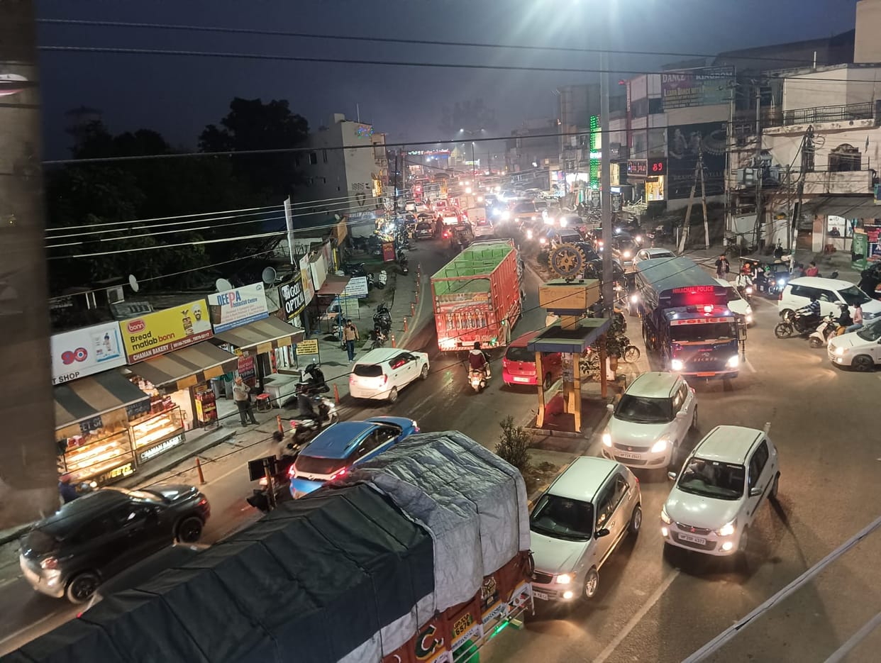 Long traffic jam in Una city in the evening, vehicles moved intermittently for two hours