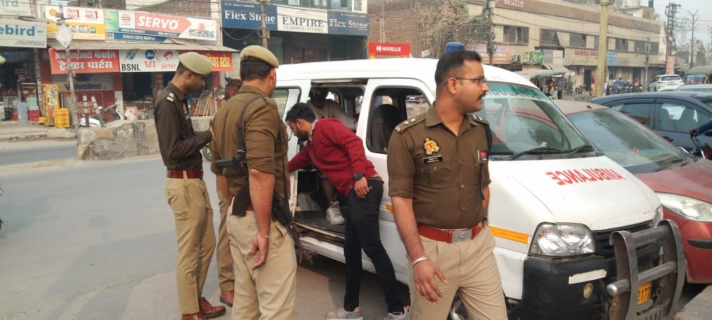 Activists of Hindu organizations created ruckus by stopping the ambulance