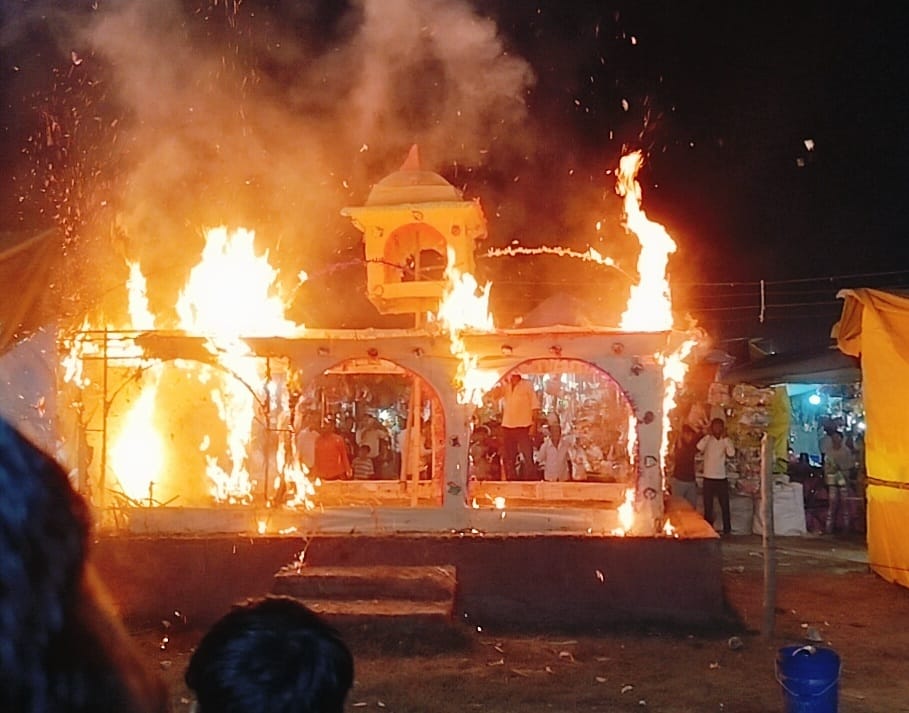The drama of burning of Lanka was staged in Ramlila