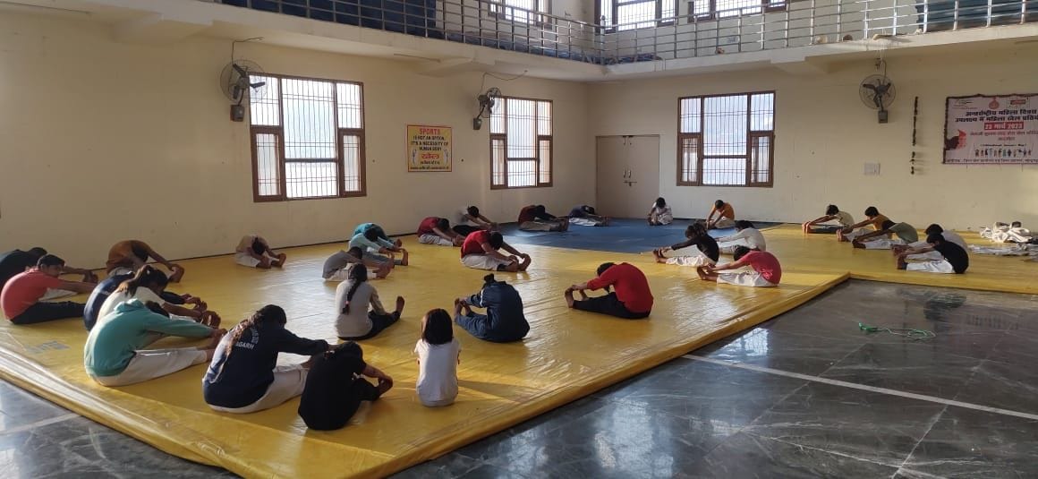 Dronacharya is not capable of 6 sports, how will Arjun be prepared?