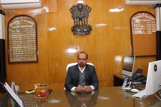 हनुमानगढ़ ज़िला कलेक्टर कानाराम।