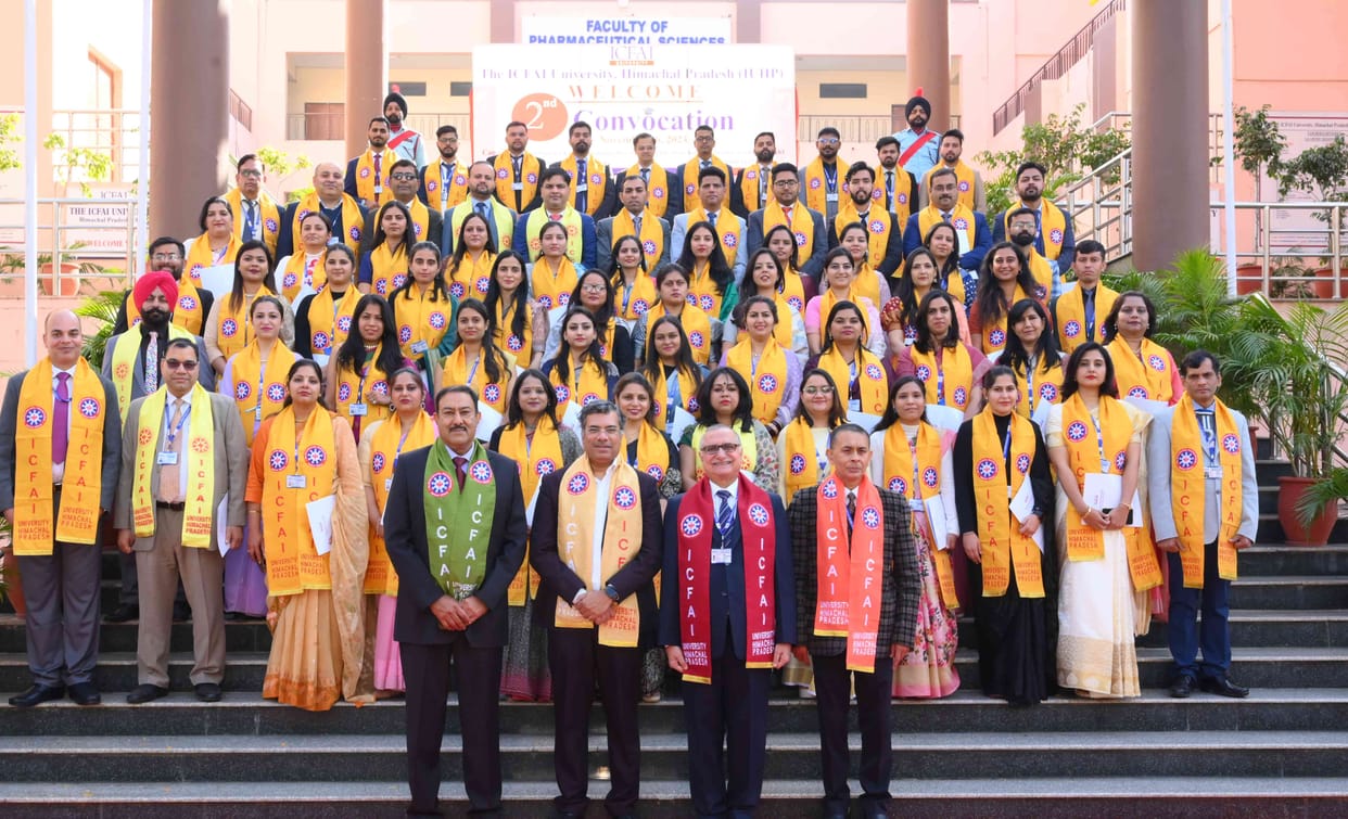 Distributed medals and degrees to the graduates