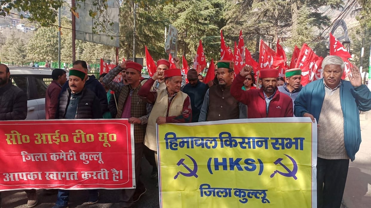 Government should give minimum wage of Rs 26000 to all laborers