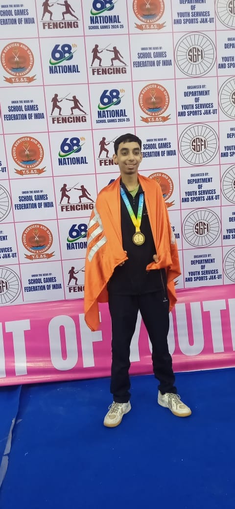 Aryan won gold medal in national fencing competition