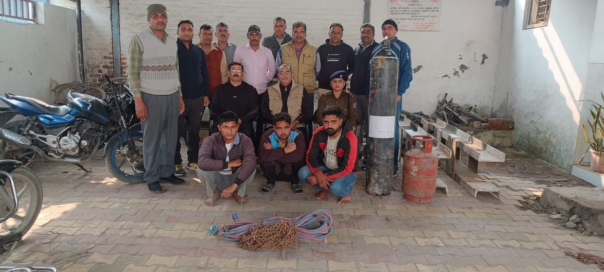 Seven height gauge pieces installed for railway safety stolen, three arrested