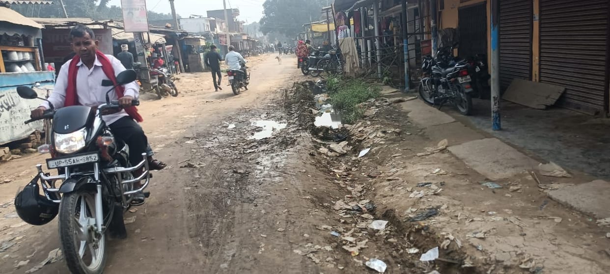 It is difficult to walk on the broken road. Pedestrians are getting injured by falling into potholes.