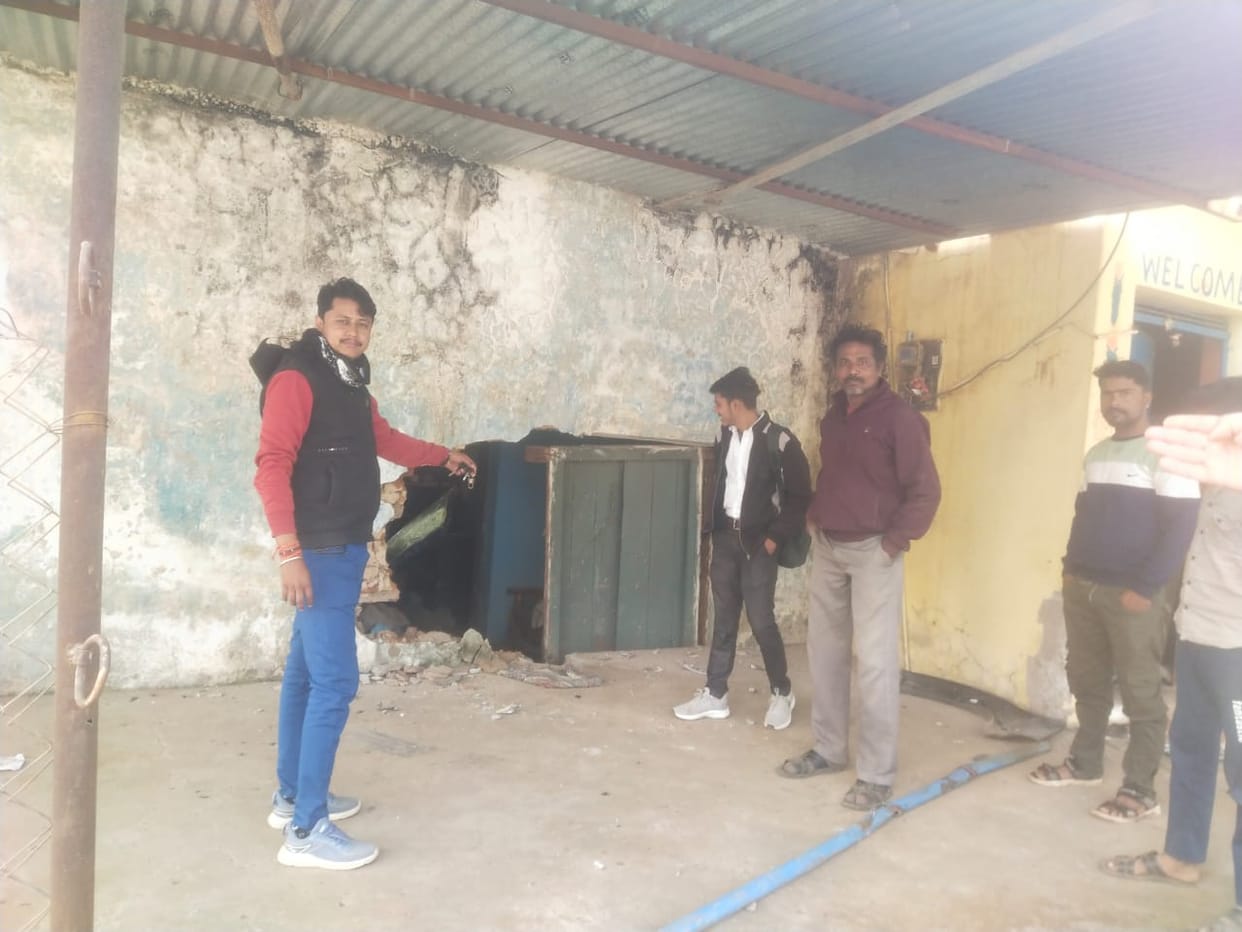 A speeding Scorpio vehicle broke the wall of the shop and entered inside