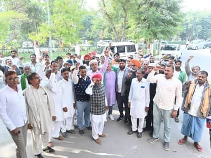 Farmers and laborers demonstrated at Hanumangarh district headquarters