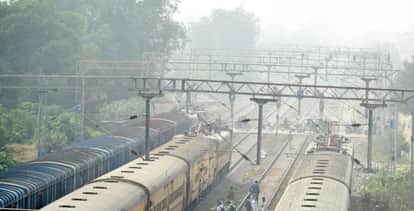 Kanpur Fog slows down trains even premium trains affected 3912 passengers cancel their tickets