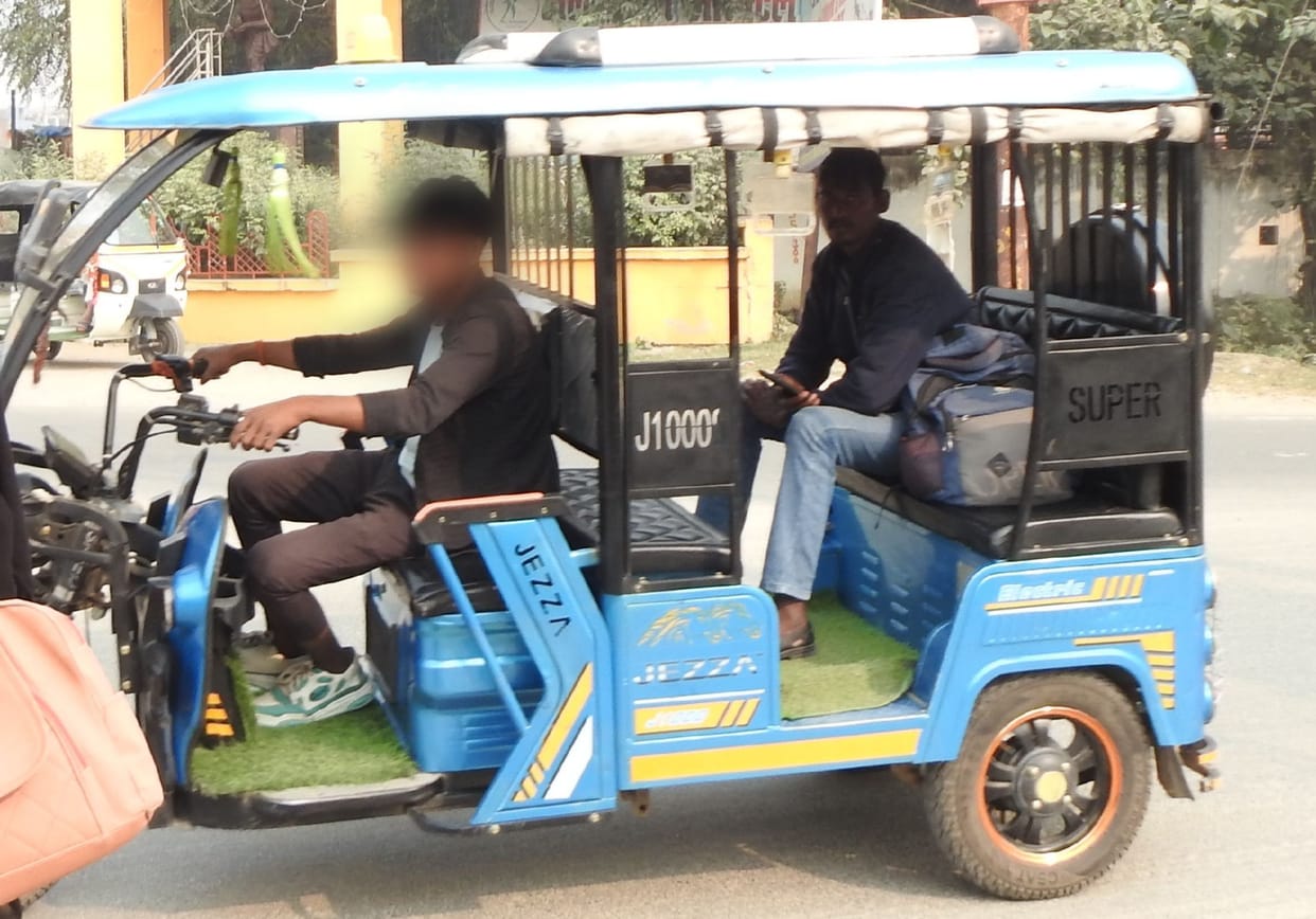 Minors are riding e-rickshaws, people are hesitant to sit