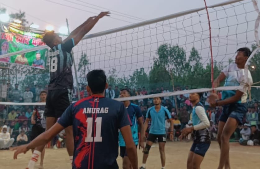 Deoria's team defeated Haryana in volleyball tournament