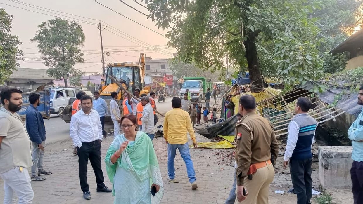 Bulldozers run on encroachment, more than 55 illegal encroachments removed