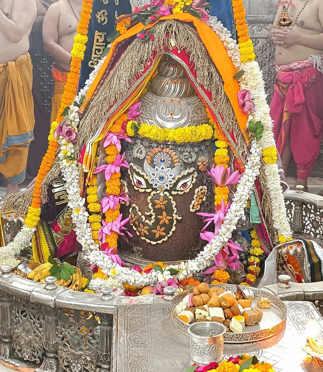 Baba Mahakal was seen in the form of Shri Ganesh during Bhasma Aarti