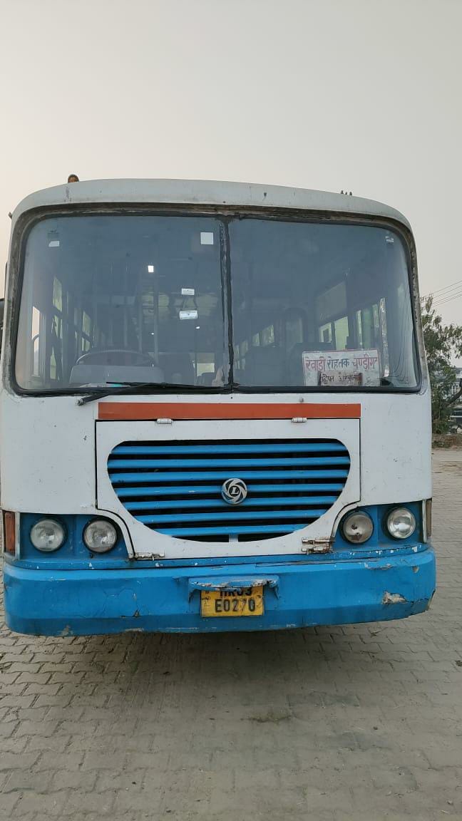 While going to Chandigarh, tire axle of KM scheme bus came off, saved from overturning