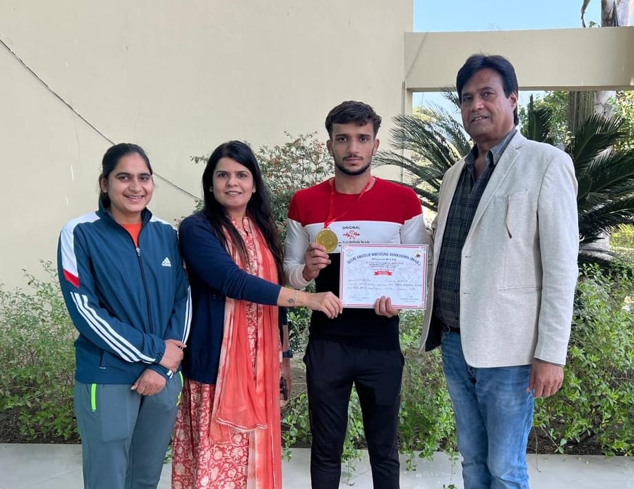Deepak welcomed back after winning bronze medal in wrestling competition