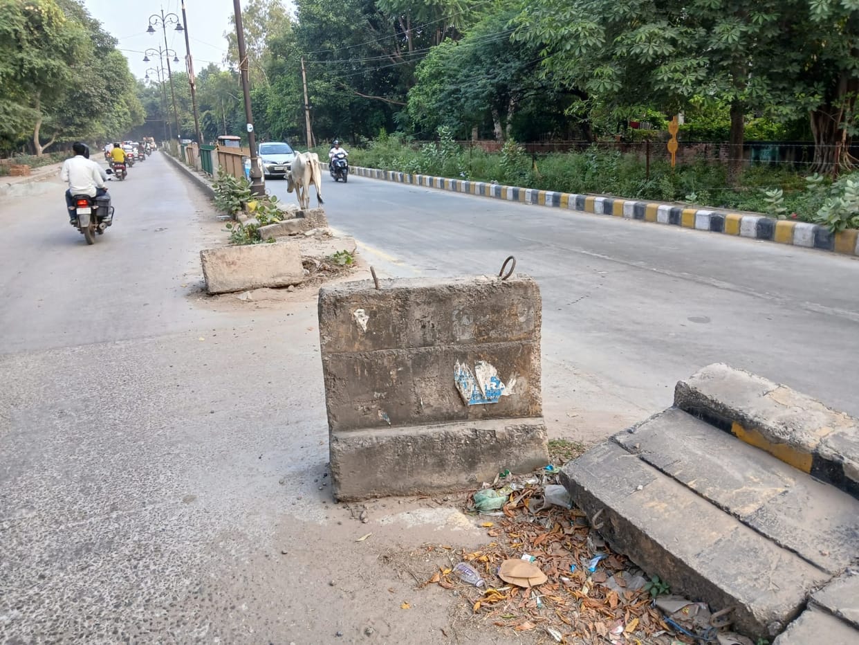 Fear of accident due to criss-cross dividers in the city