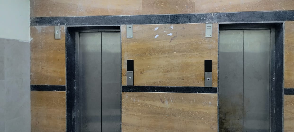 The hospital's lift is not working, patients are facing difficulty in climbing and descending the stairs