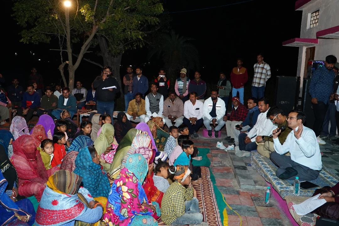 Collector-SP set up night chaupal, asked villagers