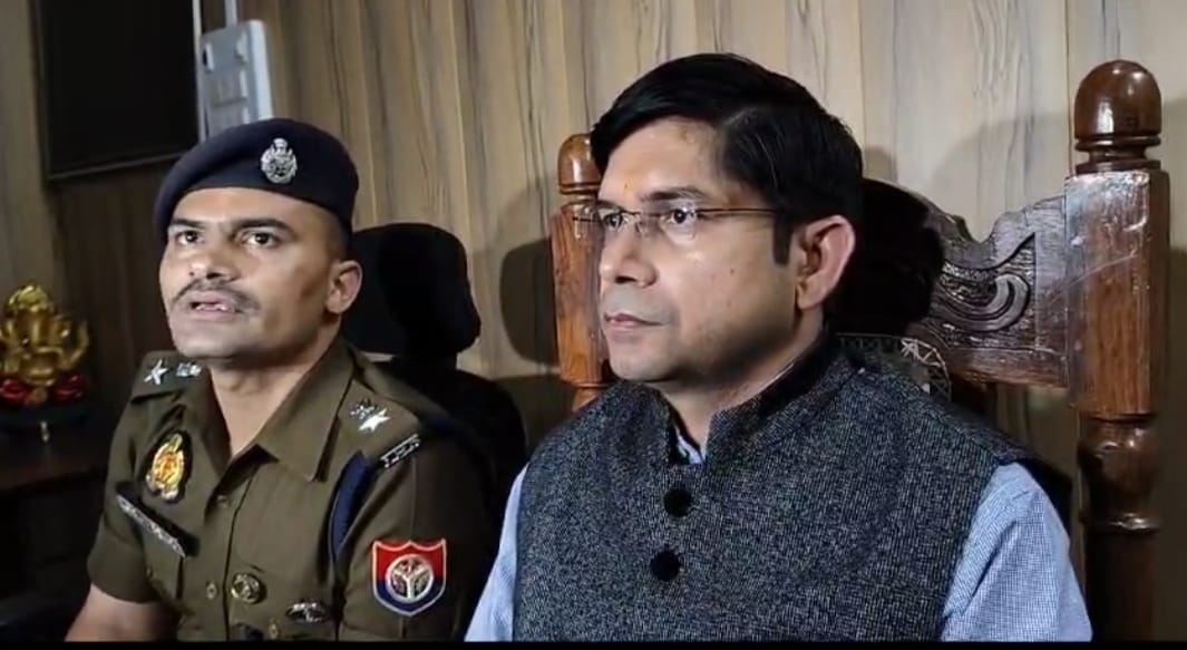 ADG took charge, keeping an eye on the situation along with his subordinates.