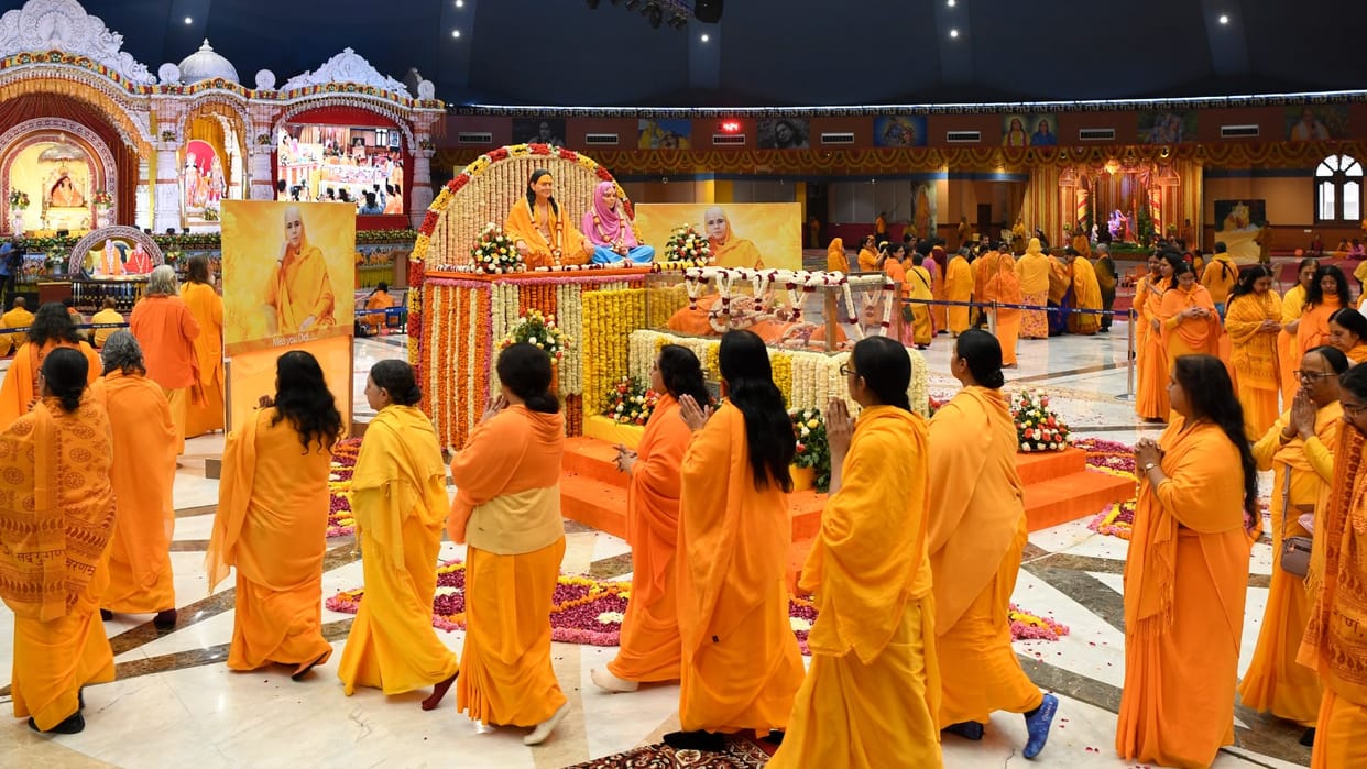 Akhand Kirtan going on in the hall of Jagadguru Dham Prem Bhawan