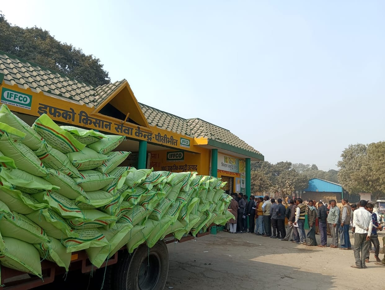 There is a tussle at the committees to get fertilizer