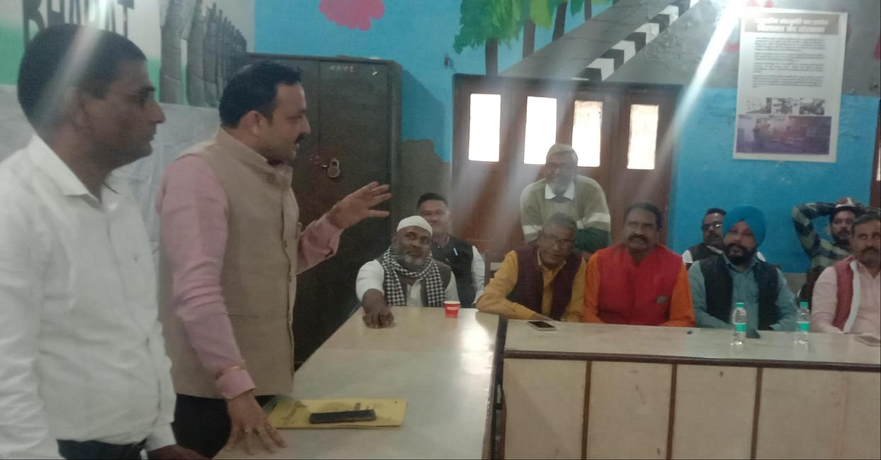 In the municipality meeting, the councilors raised the demand to start the construction of the pond.