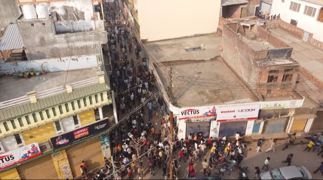 The miscreants gathered from the road which was not guarded by the police.